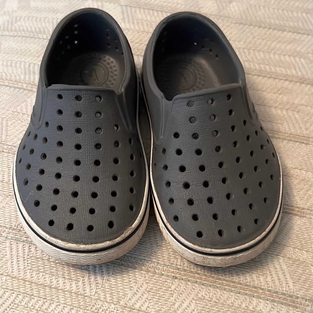 NATIVE grey slip on “Jefferson”